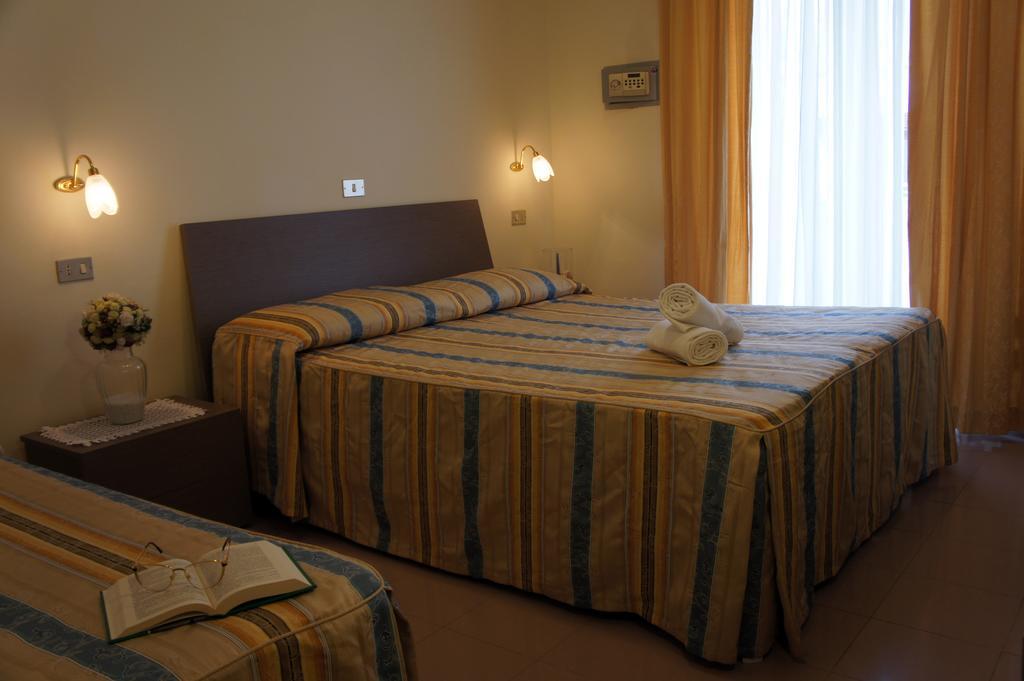 Hotel Solaris Giulianova Esterno foto