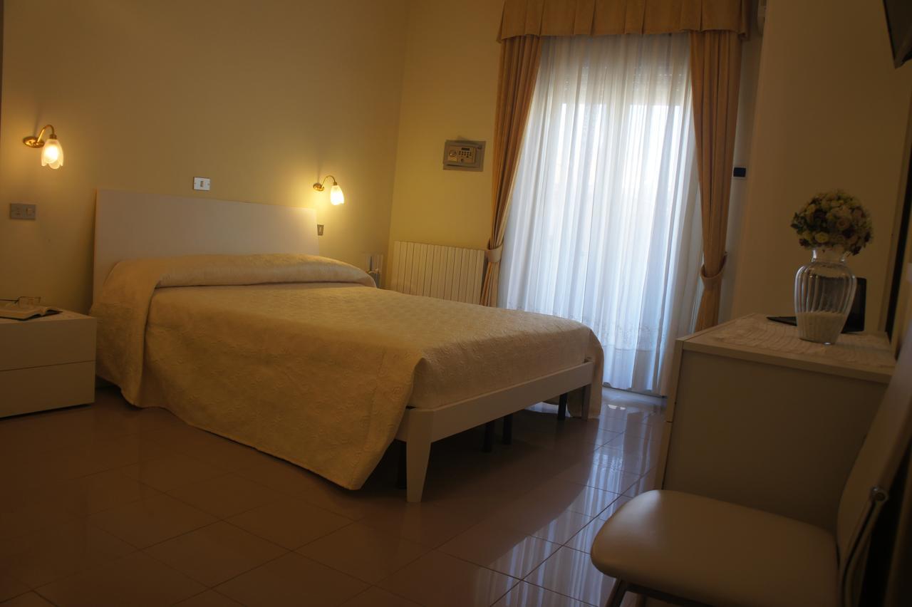 Hotel Solaris Giulianova Esterno foto