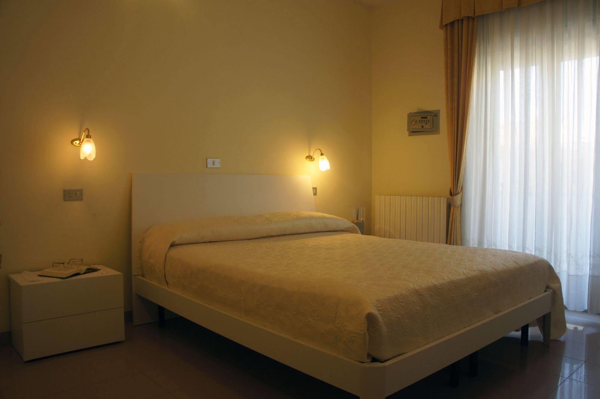 Hotel Solaris Giulianova Esterno foto
