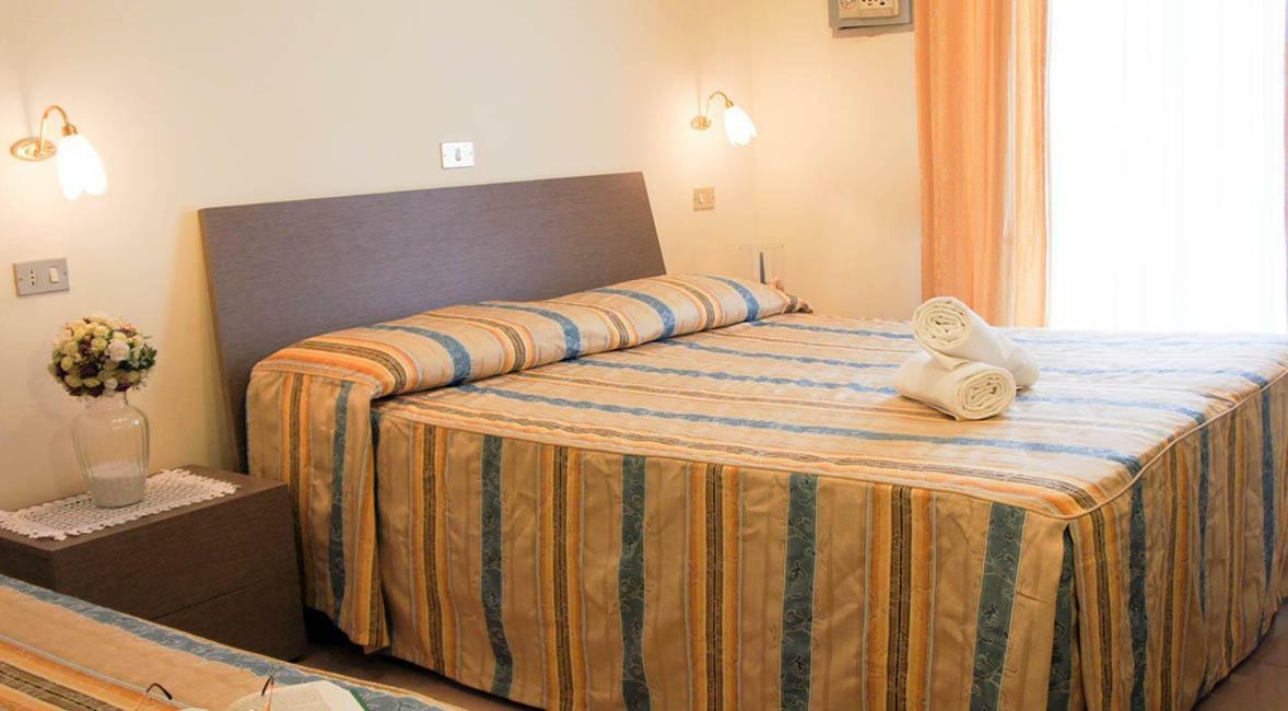 Hotel Solaris Giulianova Esterno foto
